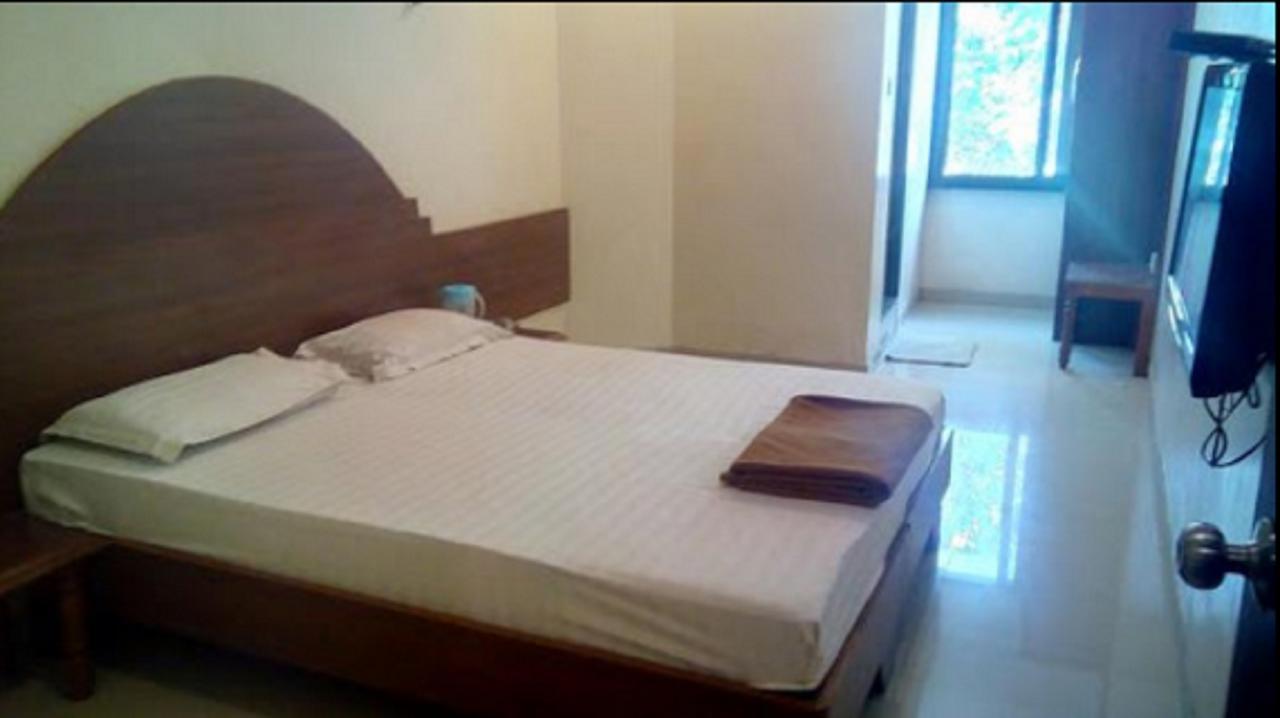 Hotel Rajdeep Пуна Экстерьер фото