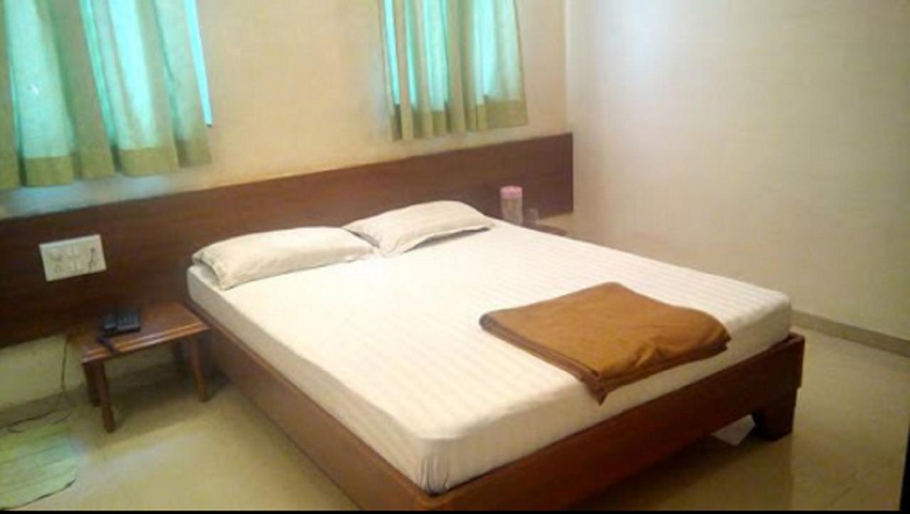 Hotel Rajdeep Пуна Экстерьер фото