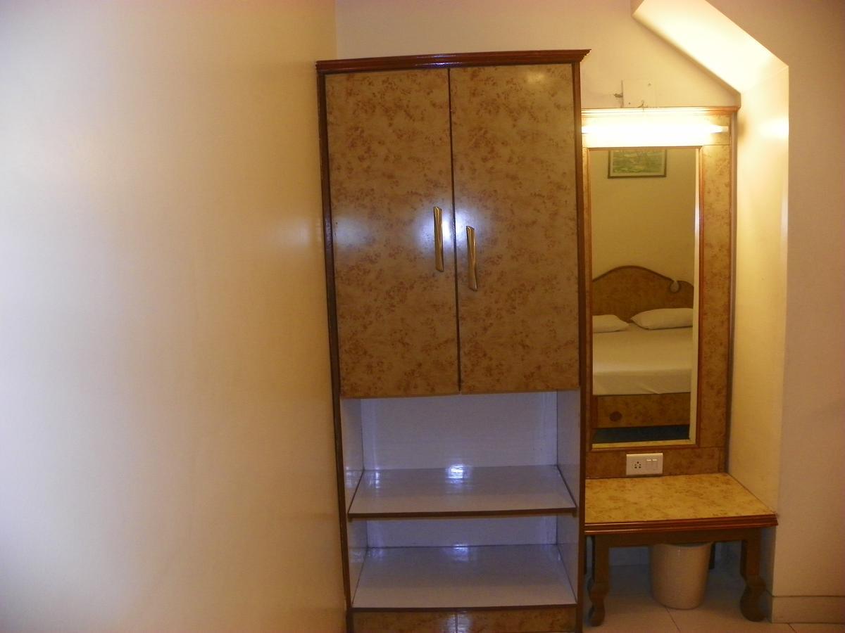 Hotel Rajdeep Пуна Экстерьер фото