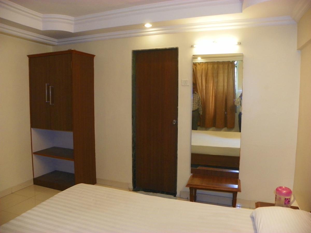 Hotel Rajdeep Пуна Экстерьер фото
