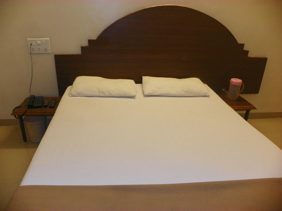 Hotel Rajdeep Пуна Экстерьер фото