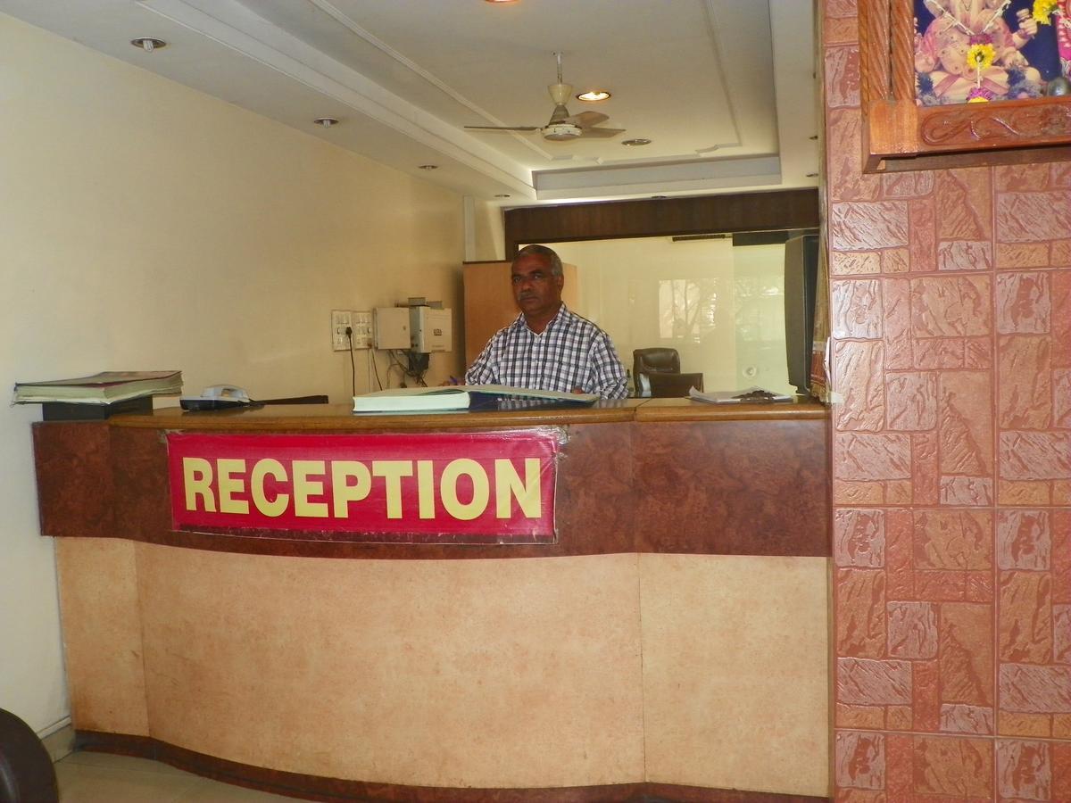 Hotel Rajdeep Пуна Экстерьер фото